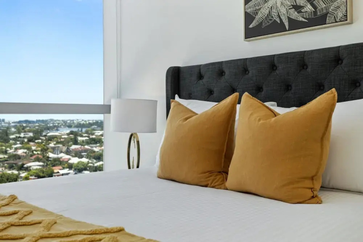 Executive 2-bed With Stadium View, Great Amenities