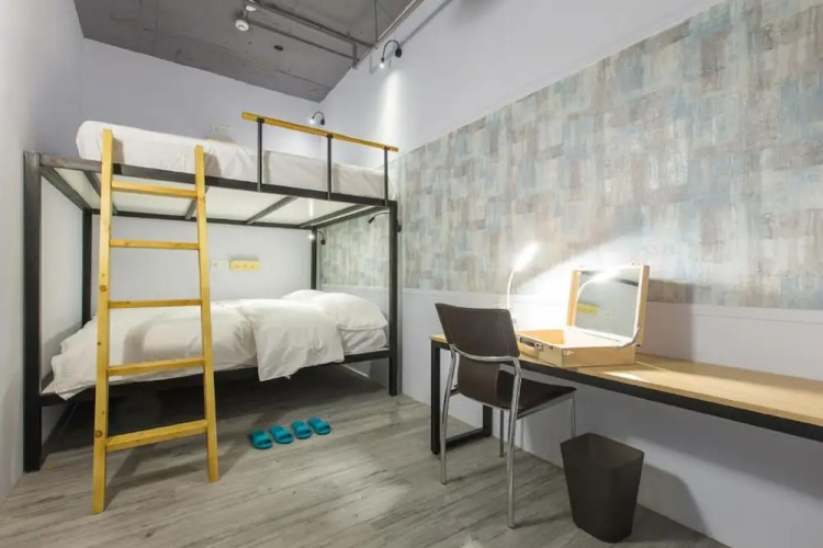 Houze Hostel
