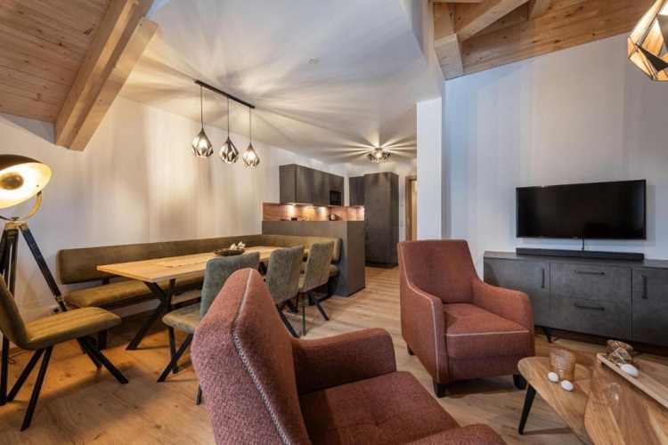 3 Bedrooms Apartment