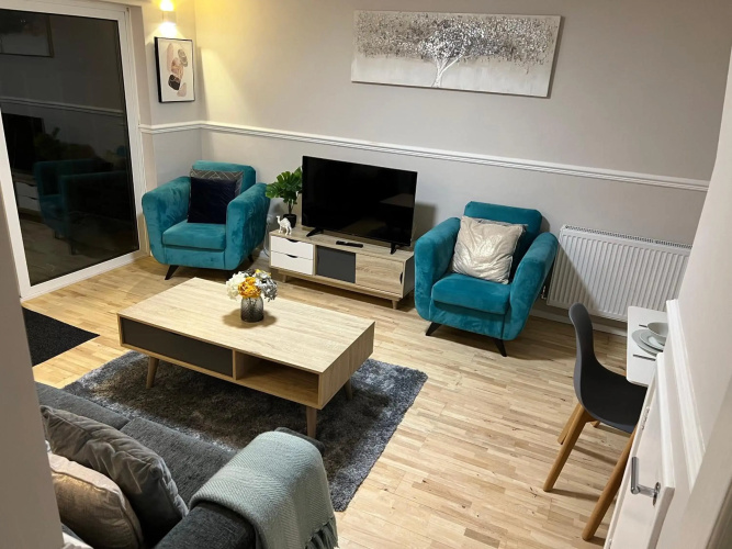 Comfortable King Bed - location - leisure - Contractors - Parking