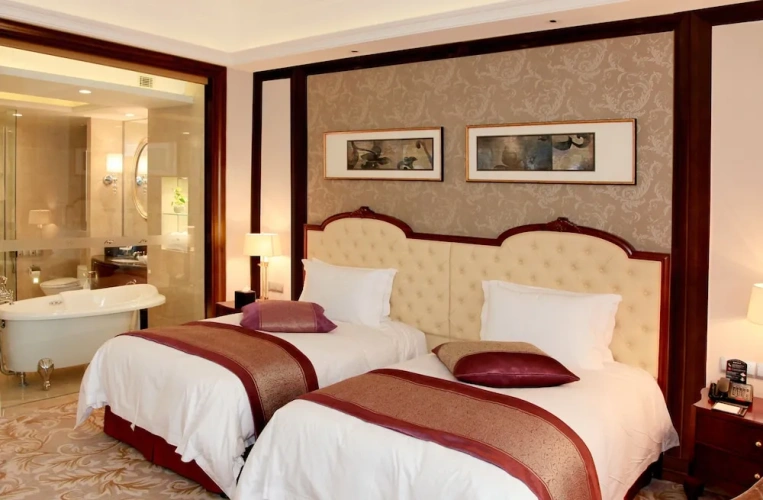 Executive Twin room with lake view