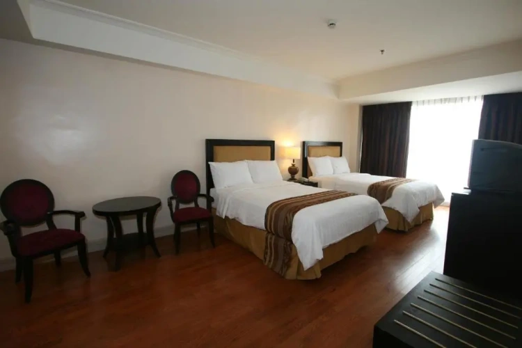 2 Bedrooms Crown Regency Suite