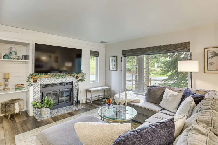 Hike, Ski & Golf: Fully Renovated Edwards Townhome