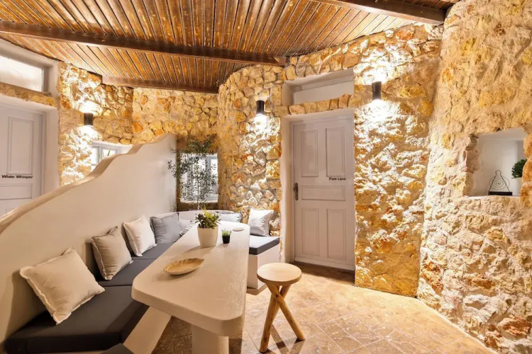 ArtChroma House