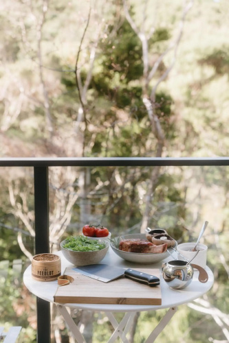 Treehouse Hideaway