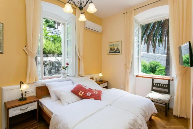 Standard Double room with city view