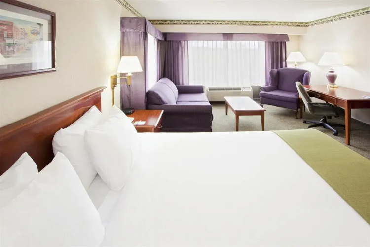 Round Hill Inn