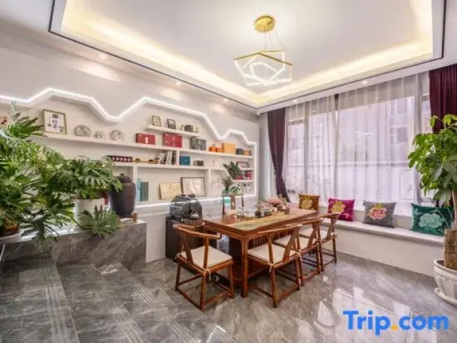 Yunxi and Home Hotel