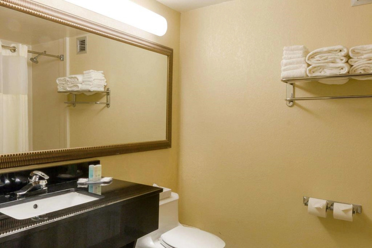 Clarion Inn & Suites Miami International Airport photo 9