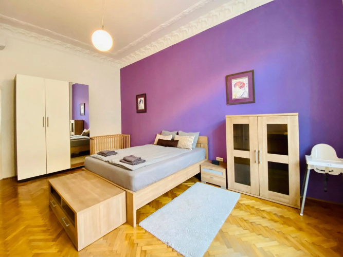Deco House - Huge central two bedroom