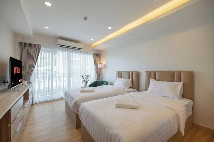 Standard Twin room with balcony
