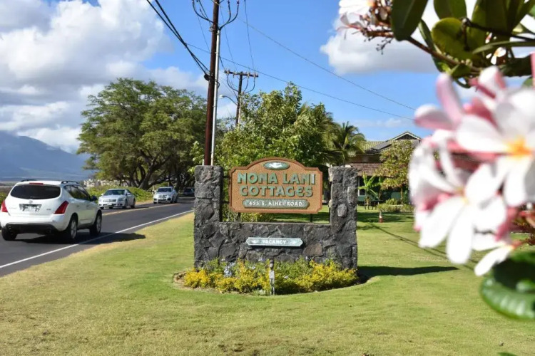 Nona Lani CottagesOver view