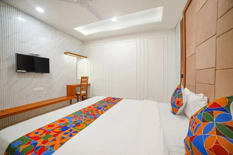 Fabhotel Eminent