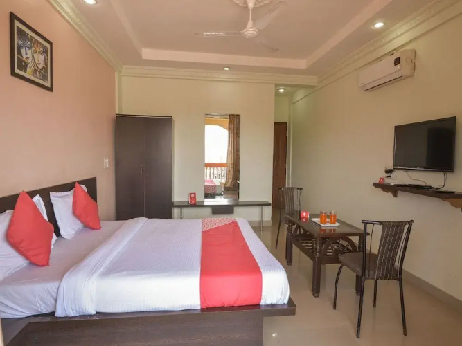 OYO 13151 Hotel Om Palace