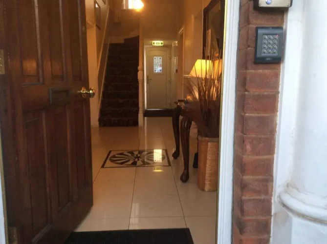 Roseville Lodge B&B