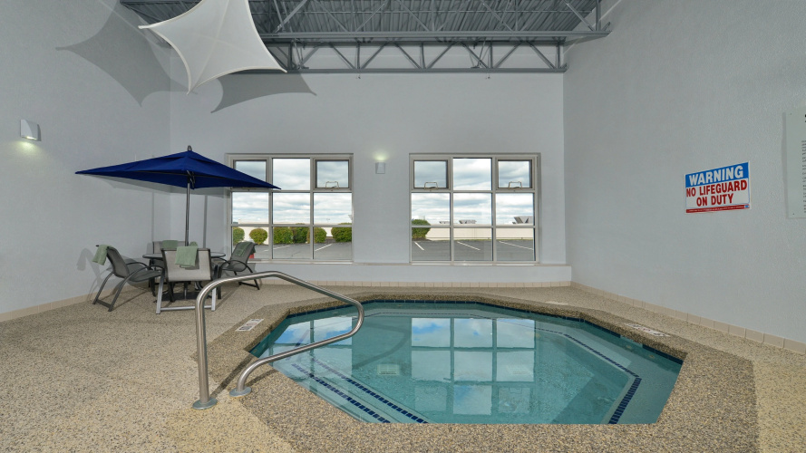 Holiday Inn Express Boston-Milford photo 18