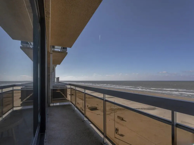 Pleasant Flat on Seafront With Terrace
