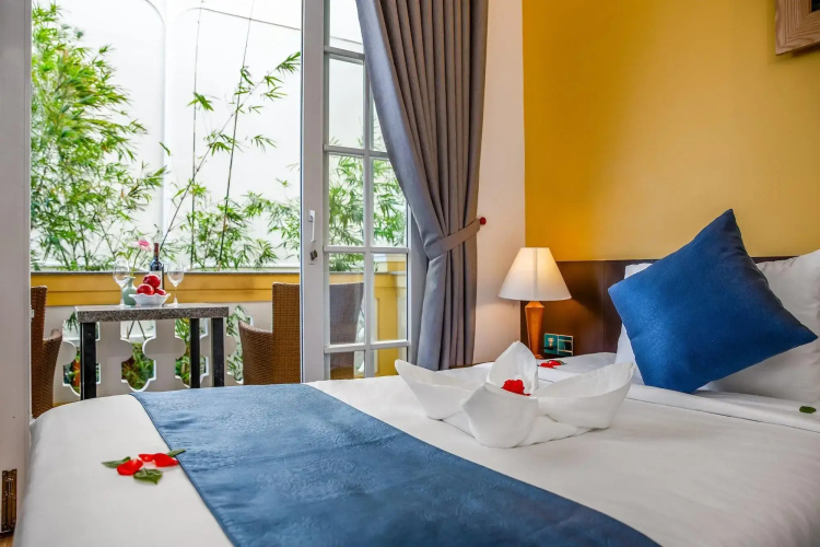 Triple Riverside Villa Hoian