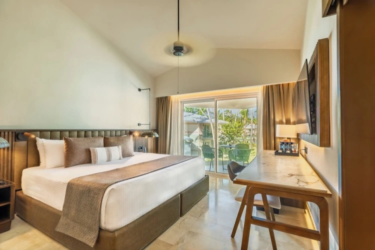 Single Family Junior Suite with garden view