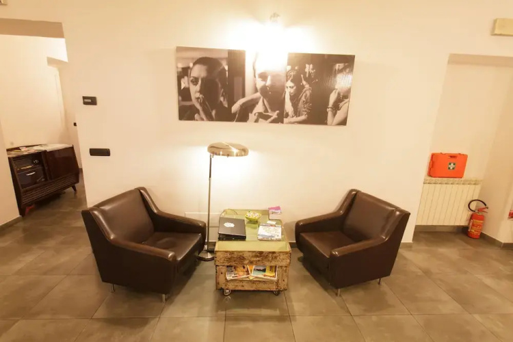 Mr. Frills Apartment