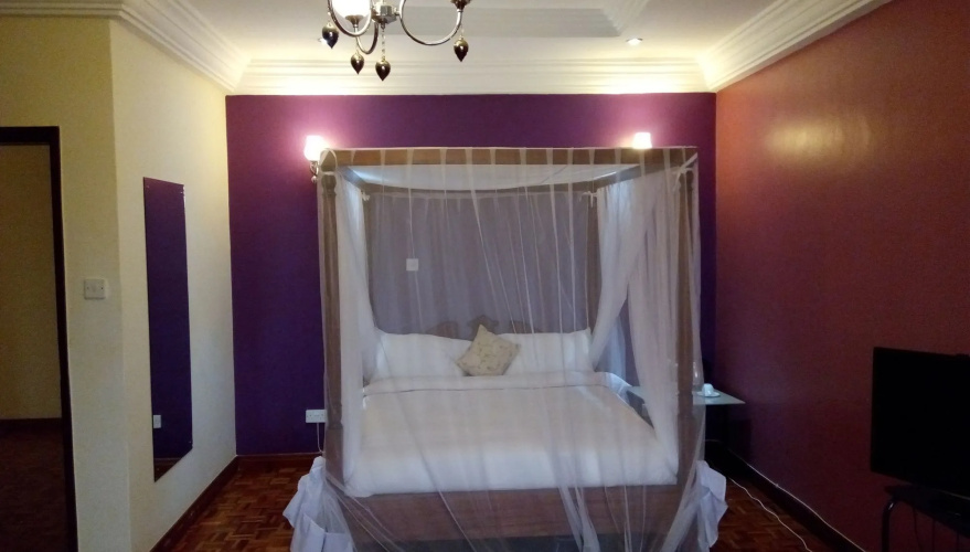 Karen Crescent Hotel