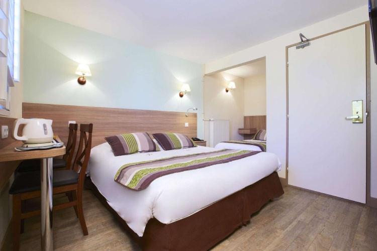 Standard Triple room