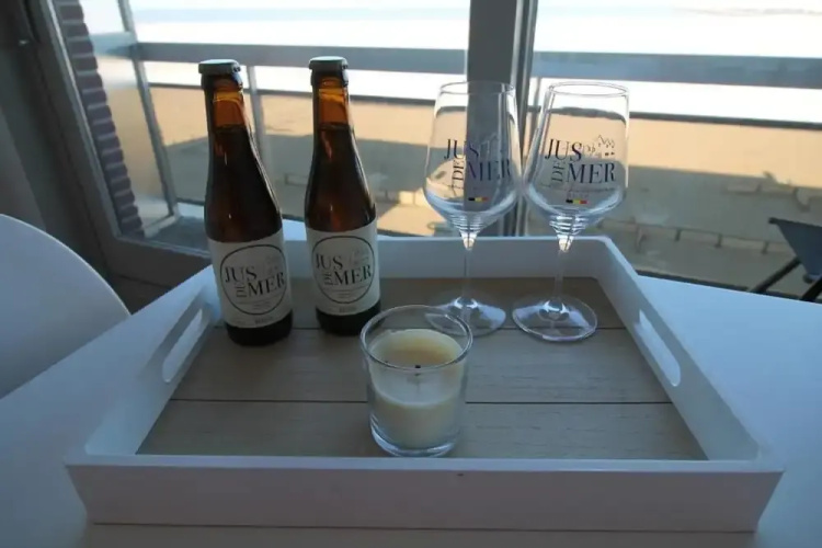 Huswell - Beach Studio With Balcony Sea View