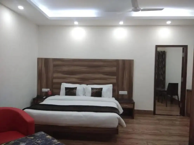 Hotel Seven Oaks