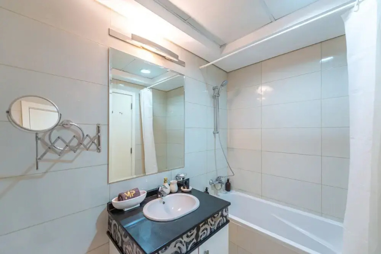 Marco Polo - Elegant Studio with Panoramic City Views