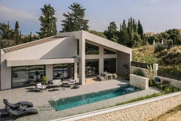 2 Bedrooms Villa
