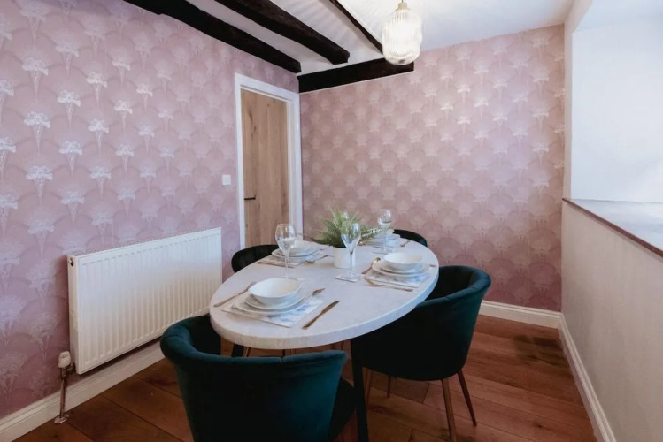 Host Stay Iris Cottage