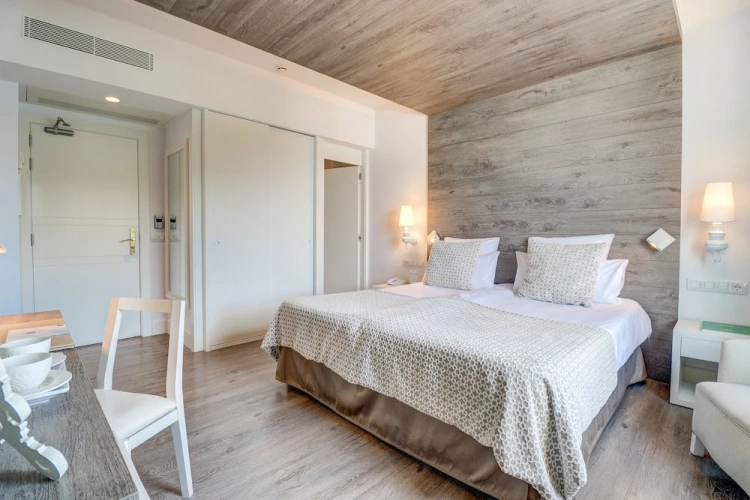 Standard Twin room with sea view