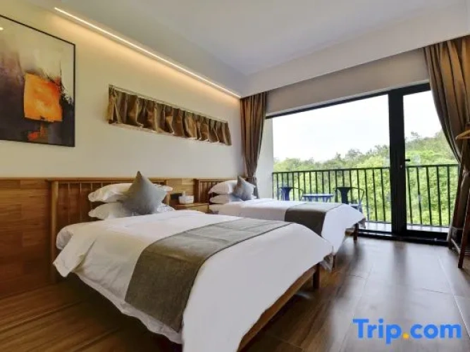 Standard Twin room with balcony