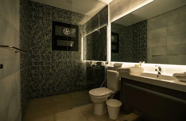 Travelholic Inn
