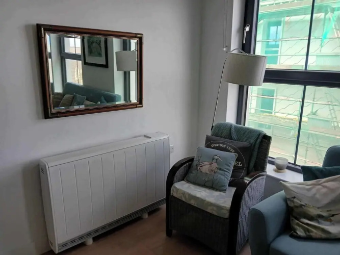 2 Bed-sleeps 5- Street Parking-3 Min to Beach