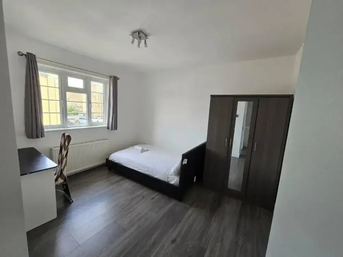 Limehouse Townhomes-4 Bedrooms,3 Bathrooms,garden