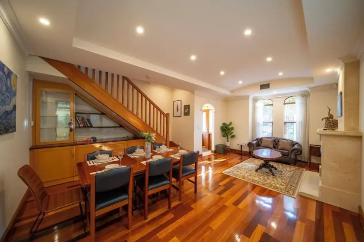 Cozy Home with fireplace 5mins to beach