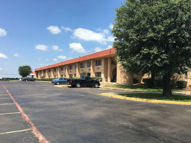 Days Inn And Suites Sherman/de