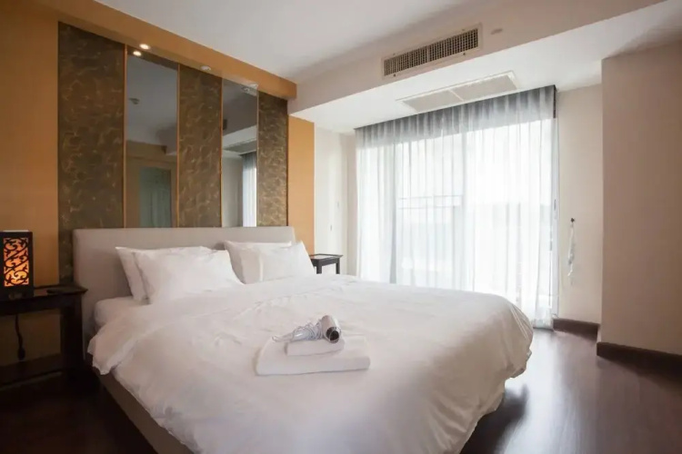 4D - 3 Bedroom Downtown Apartment With Shared Pool