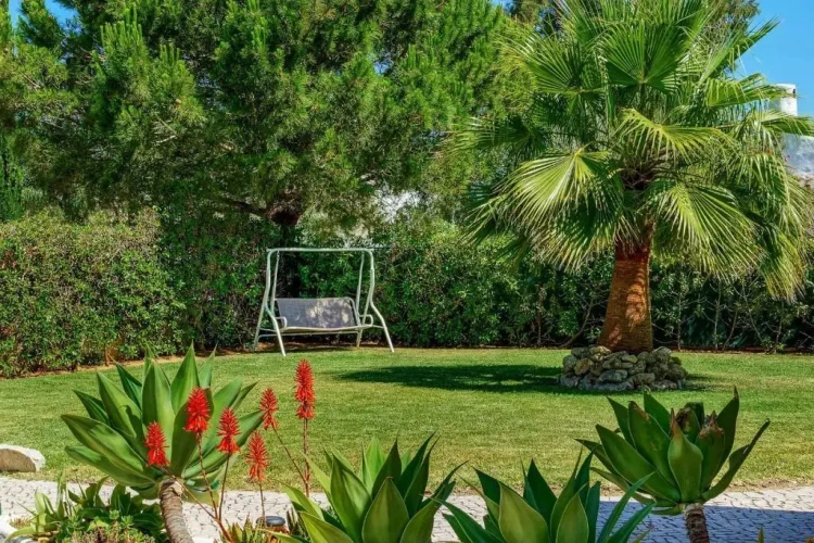4 Bedrooms Villa