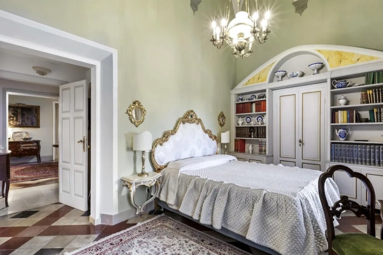 Suite with balcony and with city view