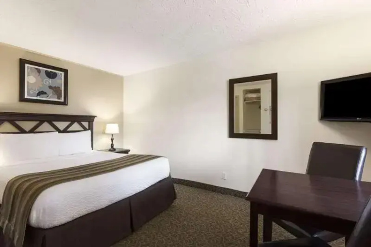 Days Inn Montreal East