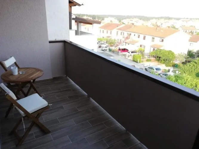 3 Bedrooms Apartment