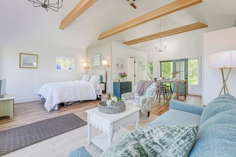 Oceanfront Studio w/ Private Dock in Harpswell!