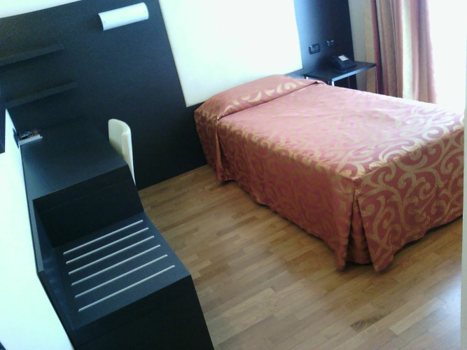 Raya Hotel Motel