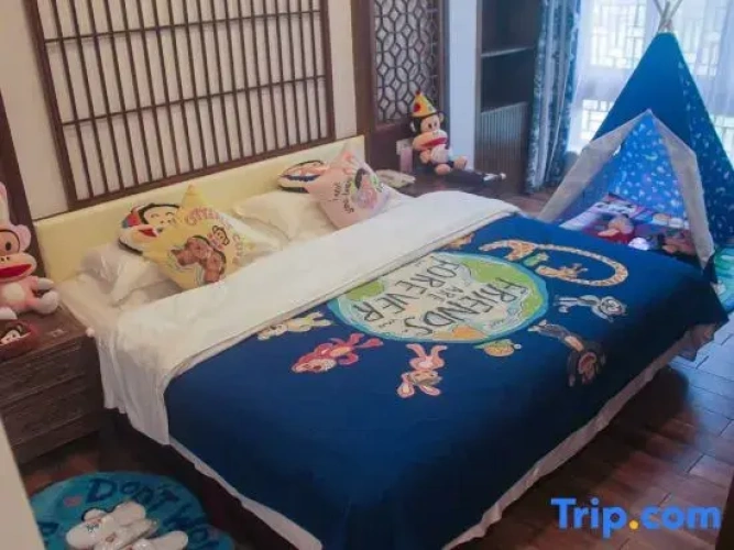 Standard Twin room with river view