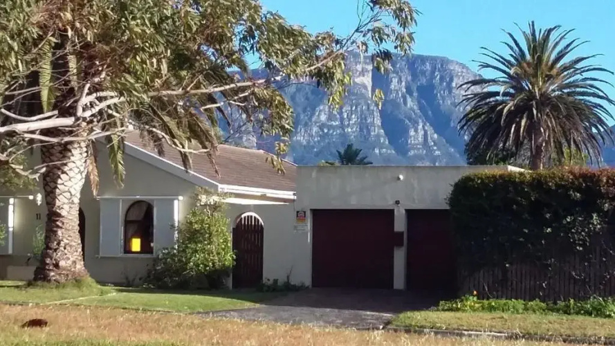 11 Lucius Way