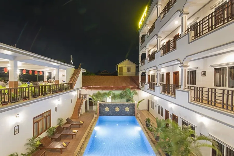 Deluxe Double room with pool view