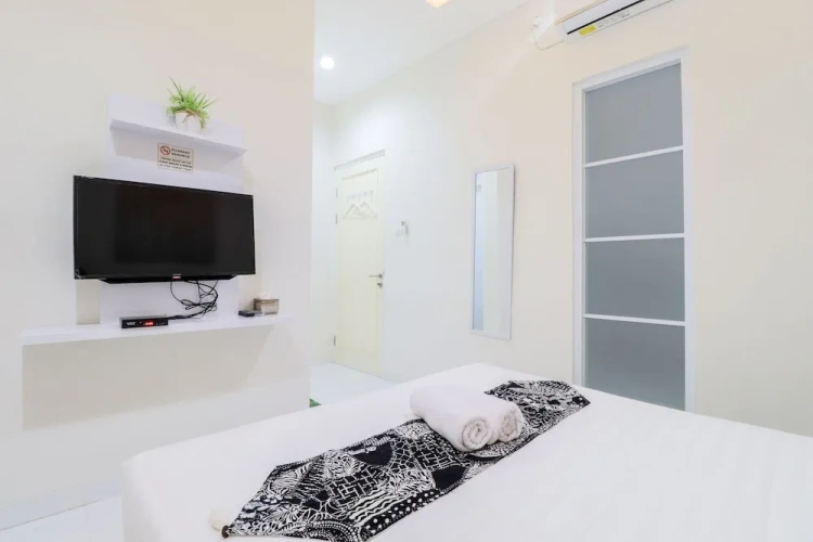 5 Bedrooms Villa
