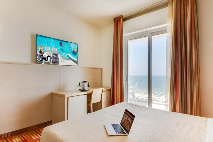 Standard Double room with balcony and seafront